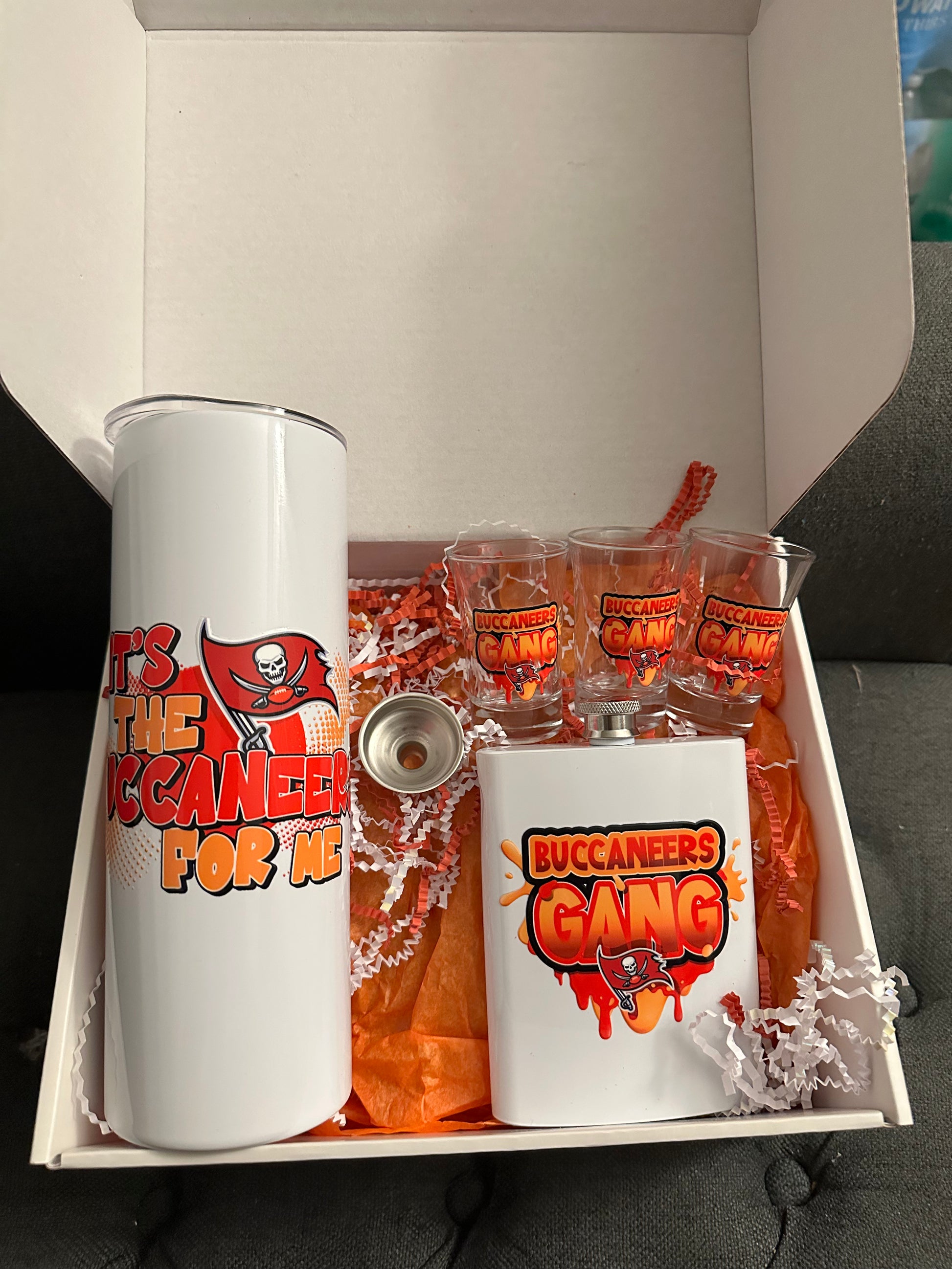 Custom personalized six piece sports drinking gift set