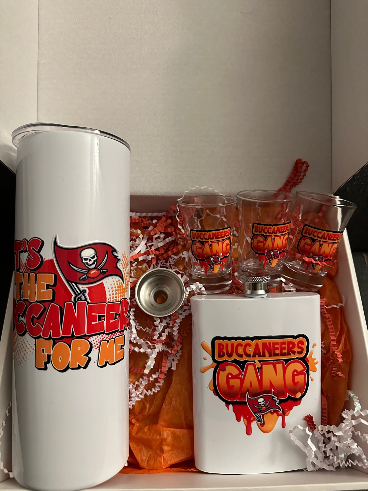 Custom personalized six piece sports drinking gift set